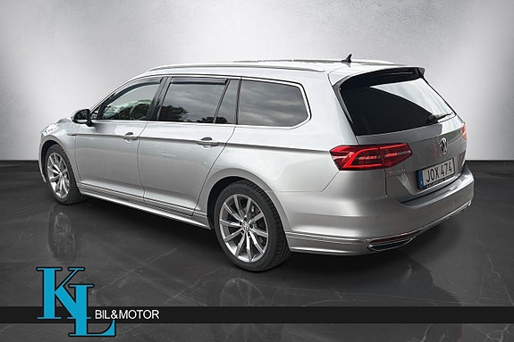 Volkswagen Passat 4 of 16
