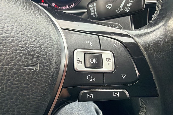 Volkswagen Passat 16 of 16