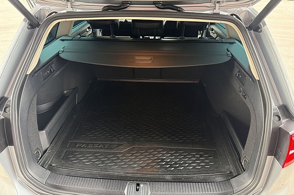 Volkswagen Passat 9 of 16