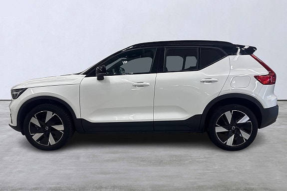 Volvo XC40 2 of 21