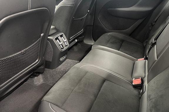Volvo XC40 12 of 21