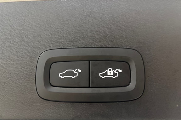 Volvo XC40 18 of 21