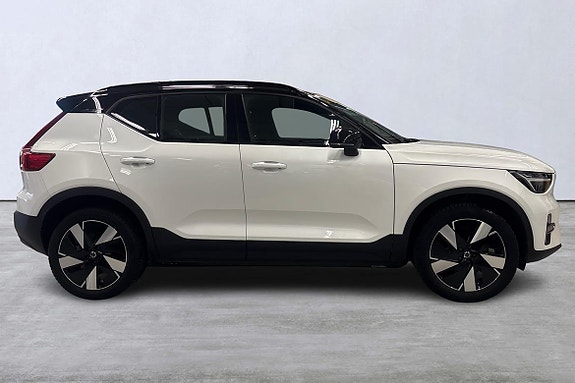 Volvo XC40 3 of 21