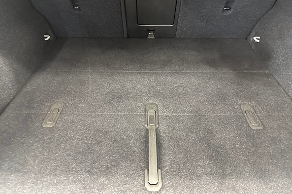 Volvo XC40 13 of 21