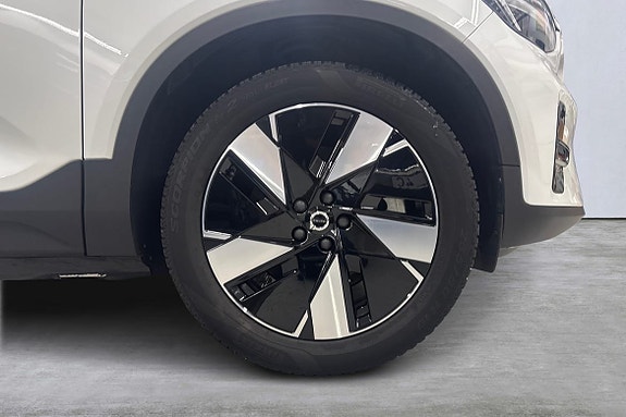 Volvo XC40 14 of 21