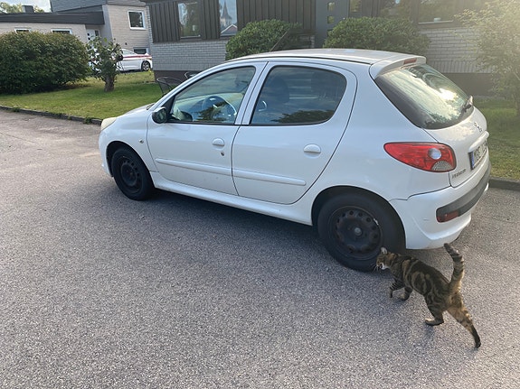 Peugeot 206+ 2 of 4