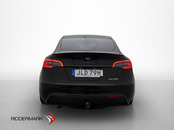 Tesla Model Y 8 of 30