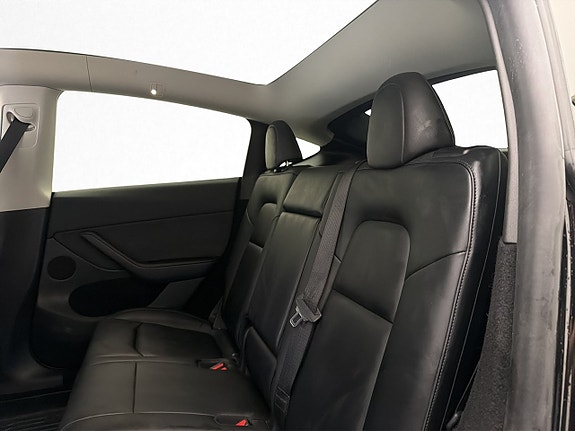 Tesla Model Y 25 of 30