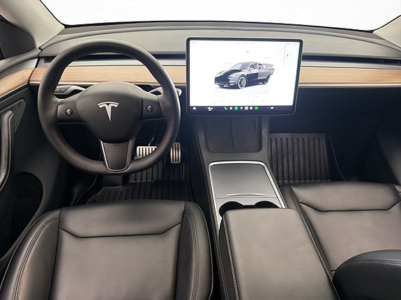 Tesla Model Y 15 of 30