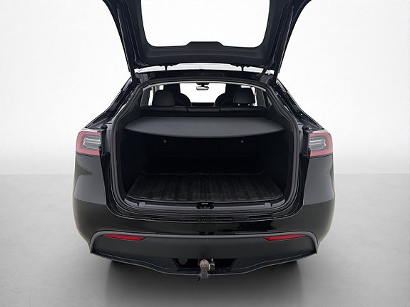 Tesla Model Y 11 of 30