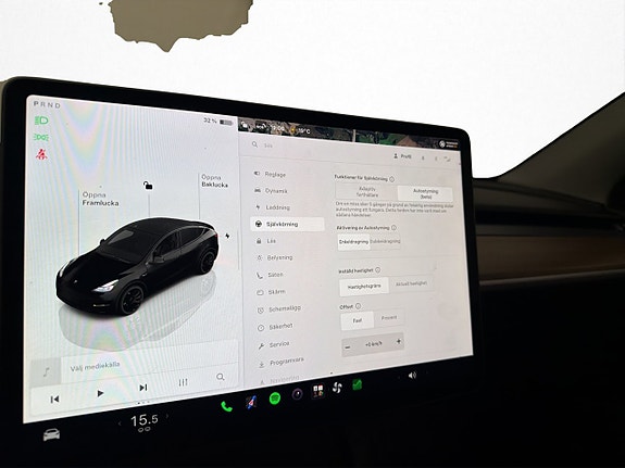Tesla Model Y 23 of 30