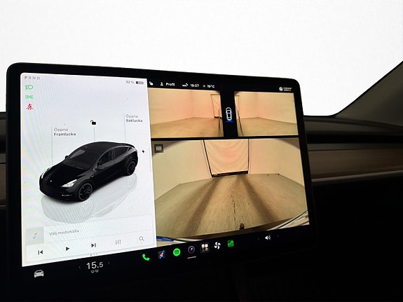 Tesla Model Y 16 of 30