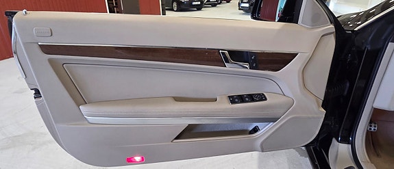 Mercedes-Benz E300 de 18 of 20