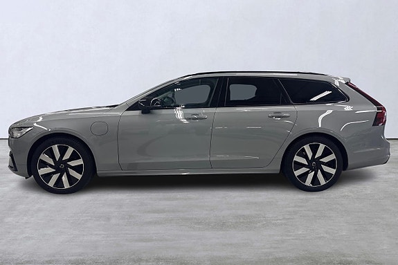 Volvo V90 2 of 22
