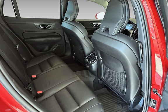 Volvo V60 Cross Country 7 of 9