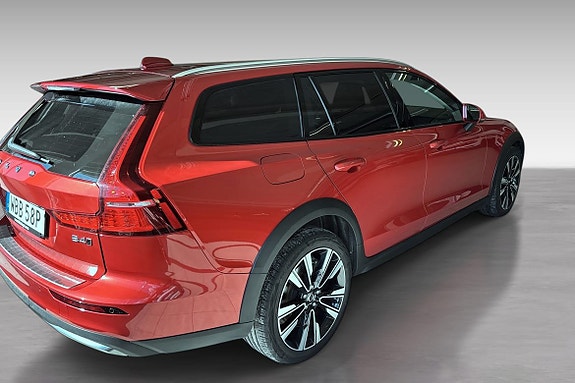 Volvo V60 Cross Country 4 of 9