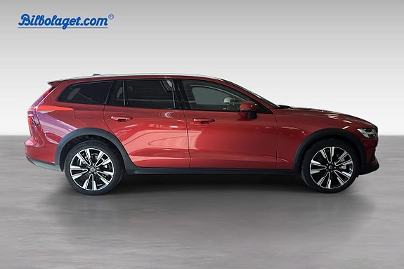 Volvo V60 Cross Country 5 of 9