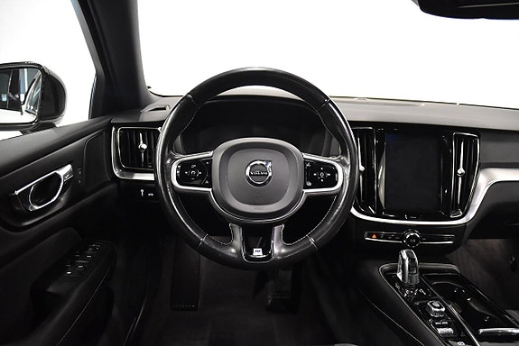 Volvo V60 2 of 27