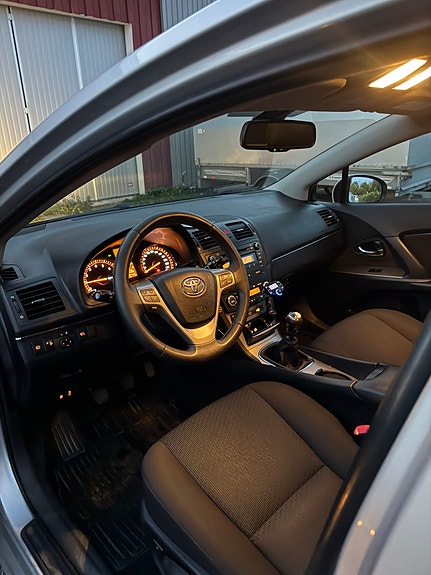 Toyota Avensis 5 of 5