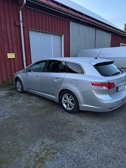 Toyota Avensis 3 of 5