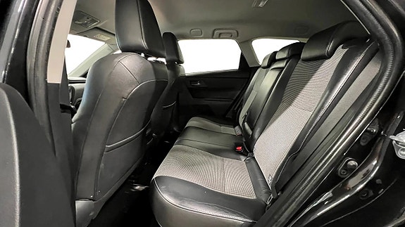 Toyota Auris 12 of 21
