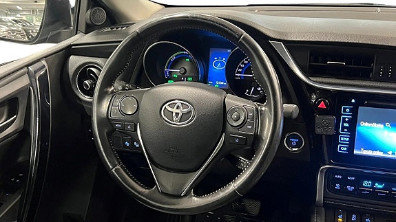 Toyota Auris 9 of 21