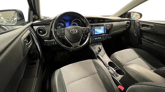 Toyota Auris 8 of 21