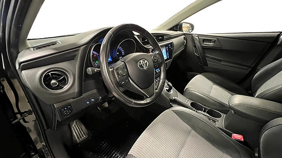 Toyota Auris 10 of 21