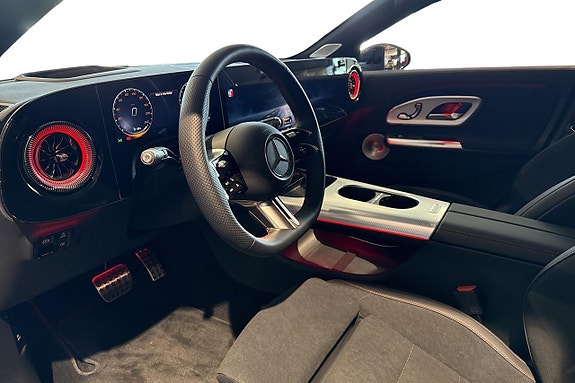 Mercedes-Benz CLA350 6 of 11