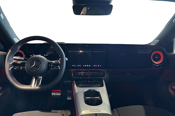Mercedes-Benz CLA350 8 of 11