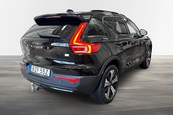 Volvo XC40 3 of 22