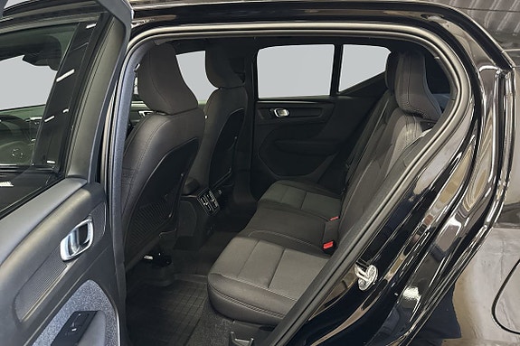 Volvo XC40 7 of 22