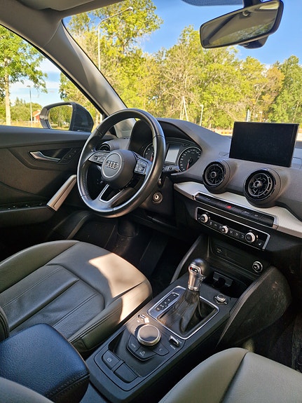 Audi Q2 2 of 9