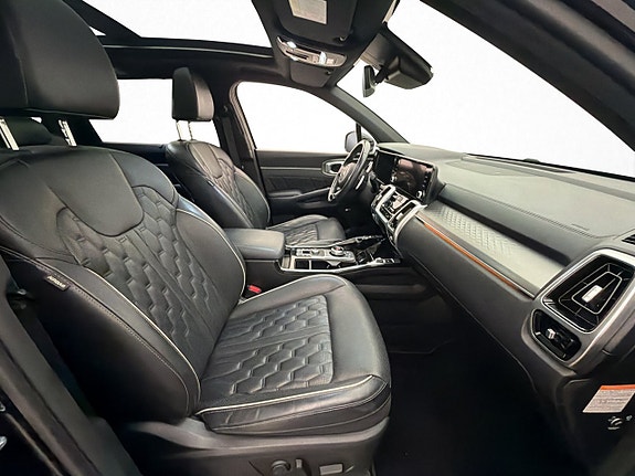 Kia Sorento 12 of 30