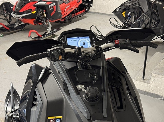 Polaris Switchback Assault 850 146" -21 Sveg 5 of 6