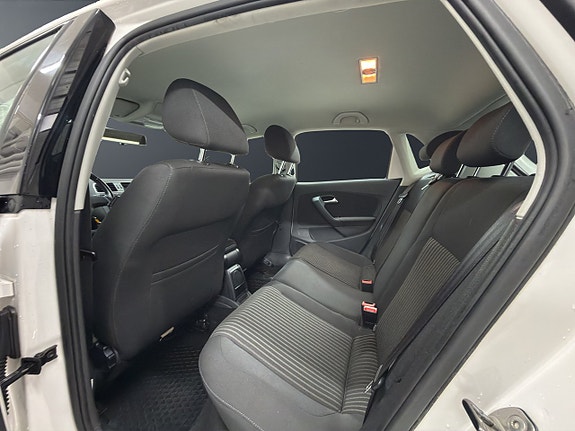 Volkswagen Polo 10 of 15