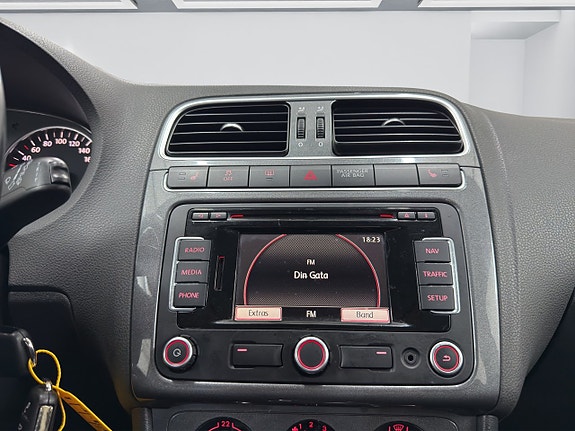 Volkswagen Polo 15 of 15