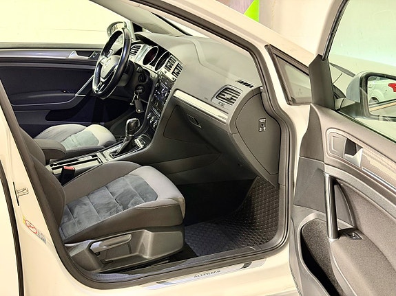 Volkswagen Golf Alltrack 9 of 24