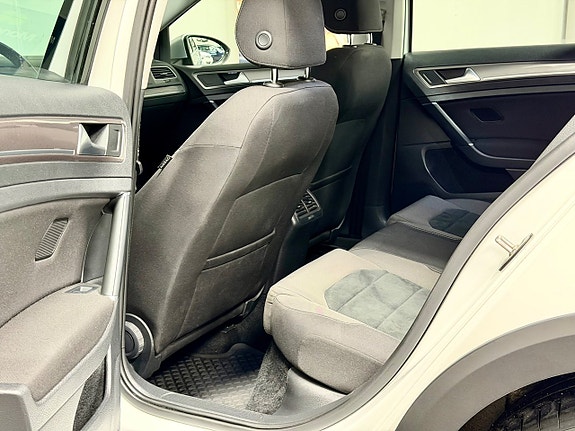 Volkswagen Golf Alltrack 13 of 24