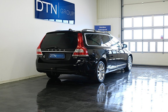 Volvo V70 3 of 25