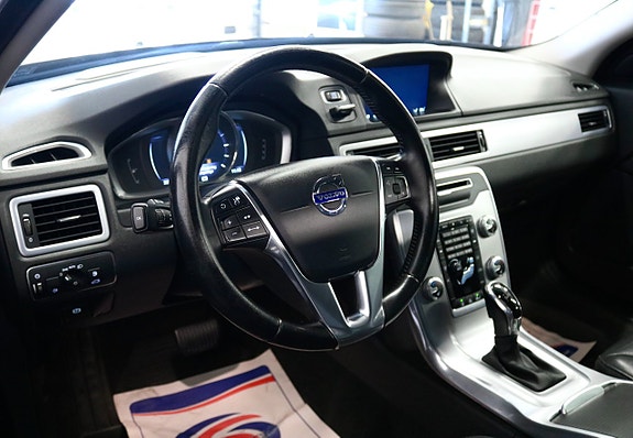 Volvo V70 12 of 25