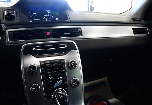 Volvo V70 16 of 25