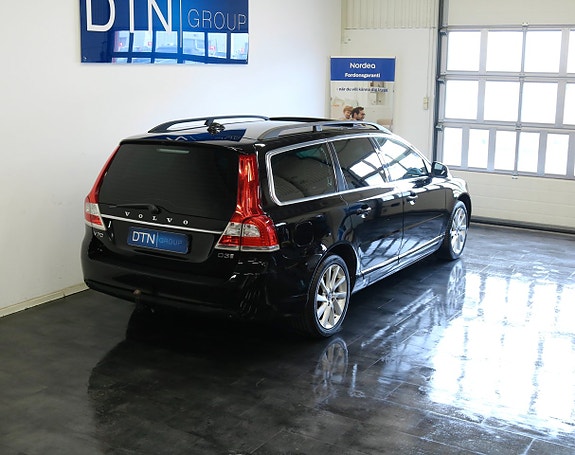 Volvo V70 2 of 25