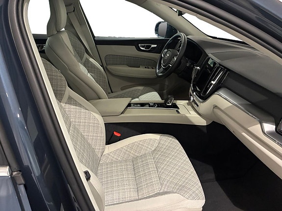 Volvo XC60 4 of 16