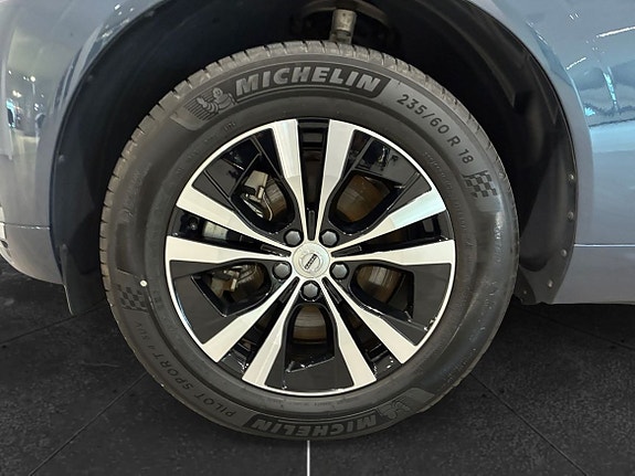 Volvo XC60 10 of 16