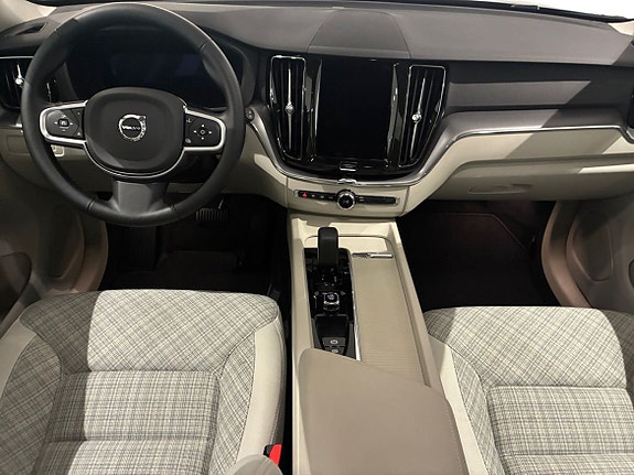 Volvo XC60 6 of 16
