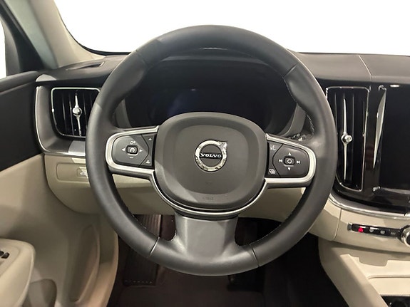 Volvo XC60 11 of 16