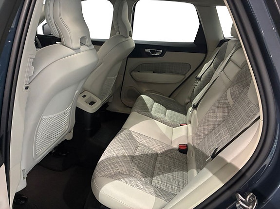 Volvo XC60 7 of 16
