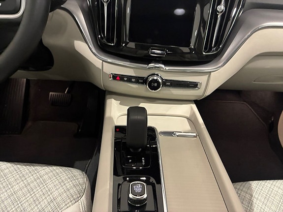 Volvo XC60 13 of 16