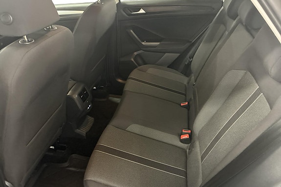 Volkswagen T-Roc 16 of 22